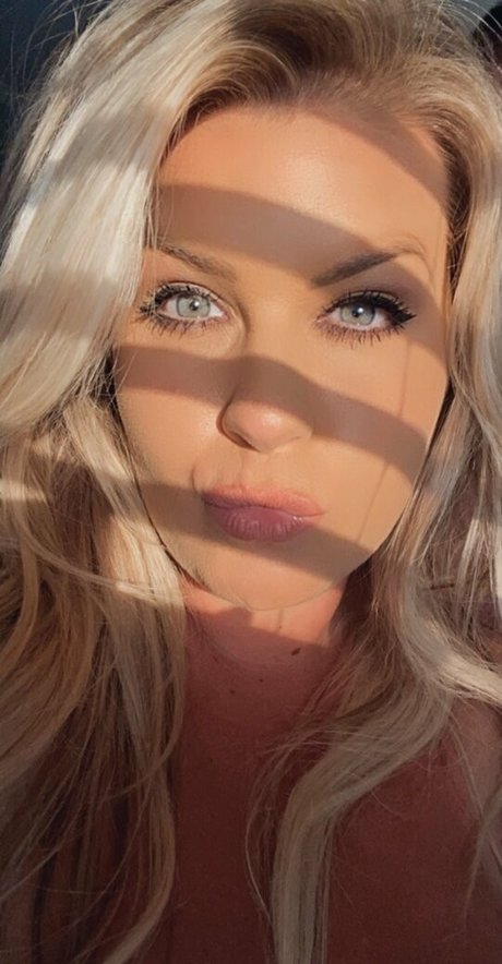 sweetteeofficial hot model pic