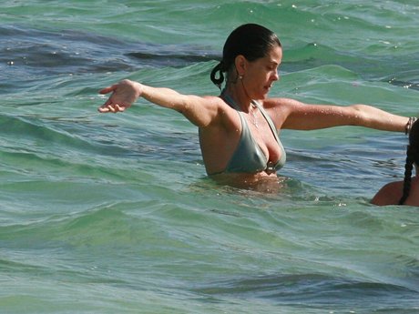 Teri Hatcher best model gallery