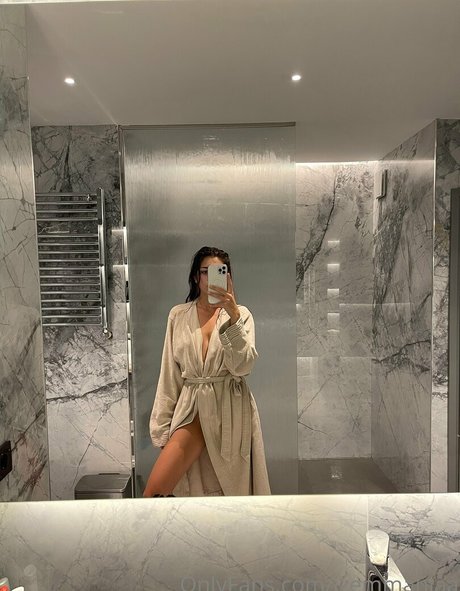 izemmaniaa model top photo