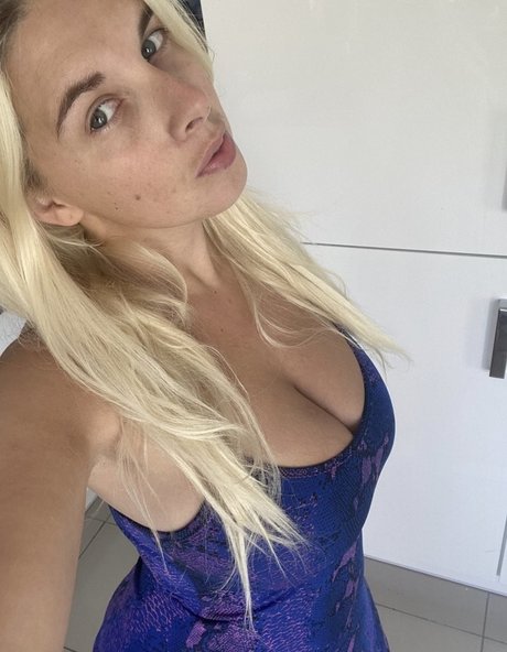 Holly Ann Muldoon naked actress pictures