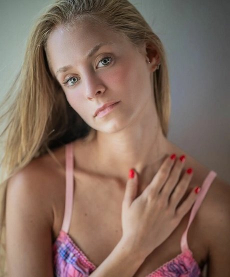 elabarkay model sexy pictures