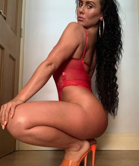 Suzy Hanah star art photo