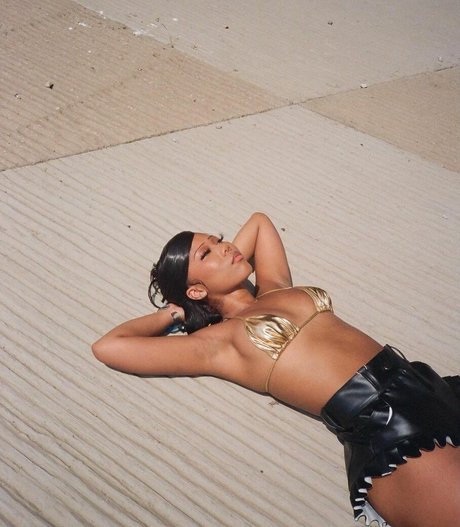 Sukibaby erotic model picture