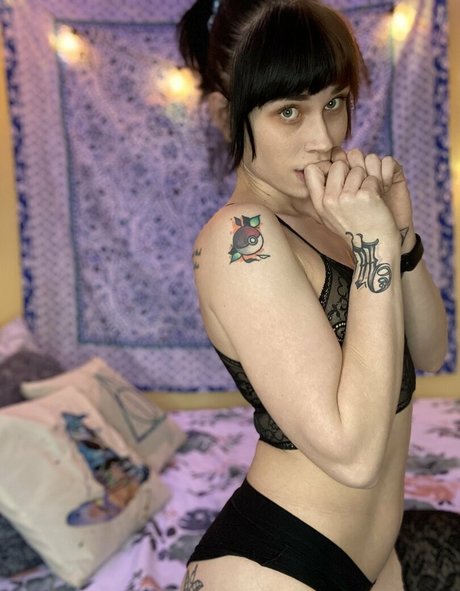 babybaphomet92 model porn images