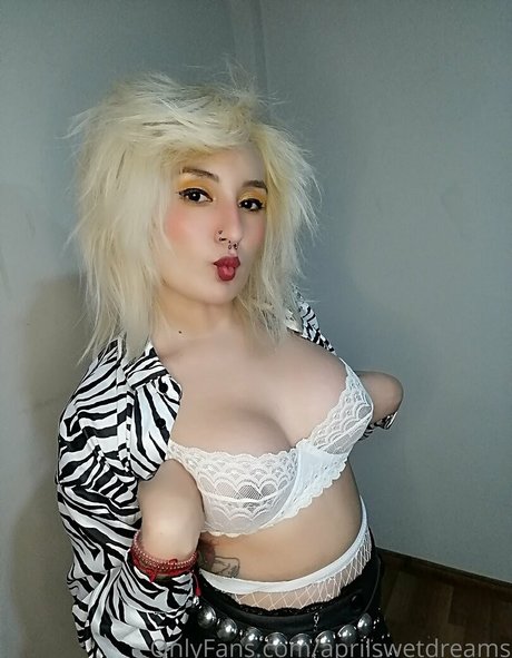 aprilswetdreams star top pic