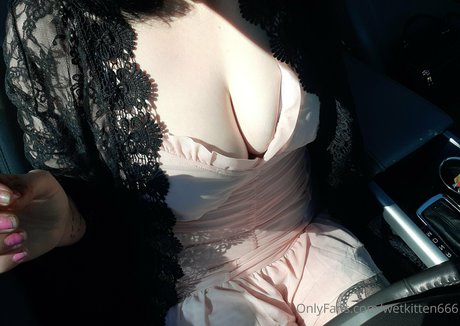 wetkitten666 nude pornstar image