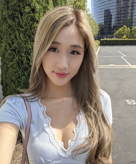 Yougelly best model photos