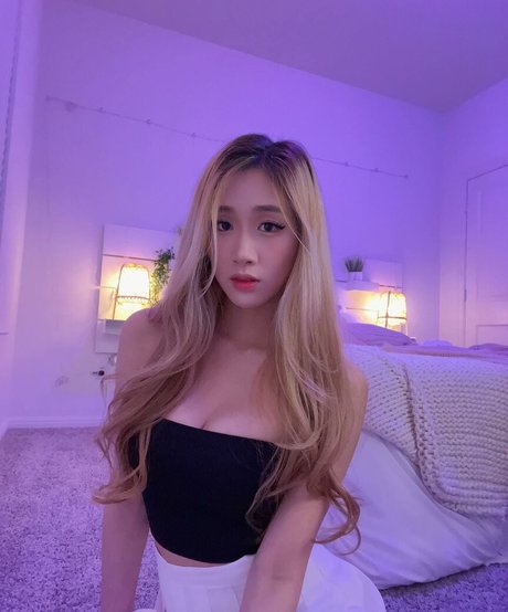 Yougelly art model photo