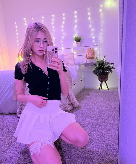 Yougelly model pretty img