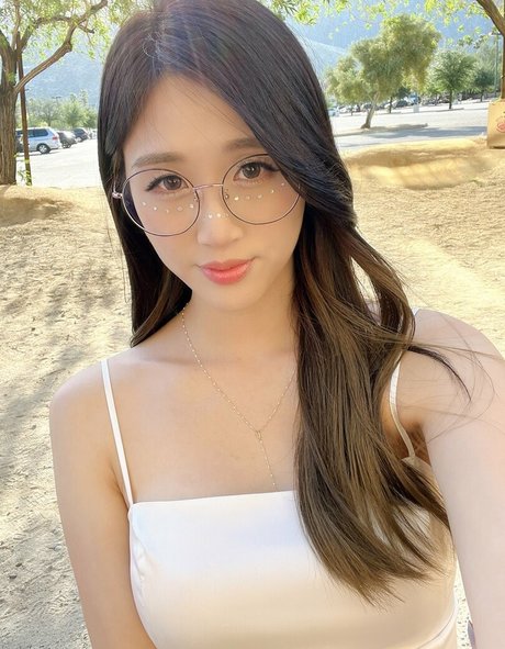 Yougelly high quality pornstar images