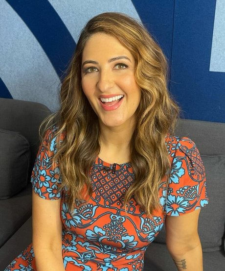 D Arcy Carden sexy pornstar pictures