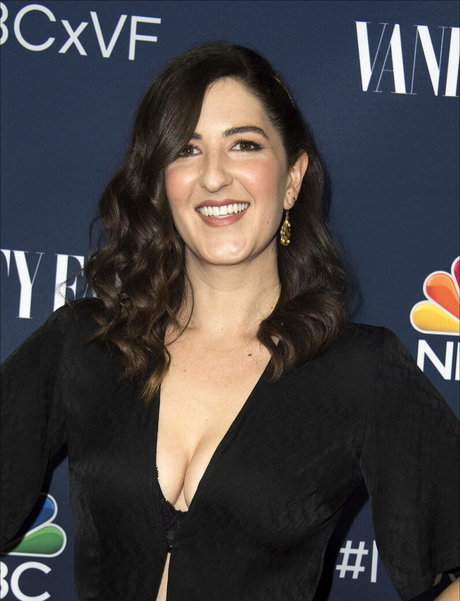 D Arcy Carden perfect pornstar img