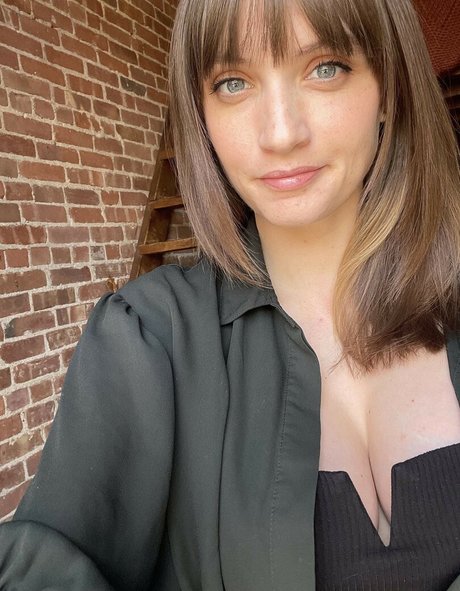 Alanah Mackie exclusive actress img