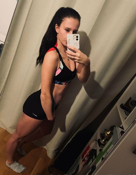 badlizzyy66 sexy model pic