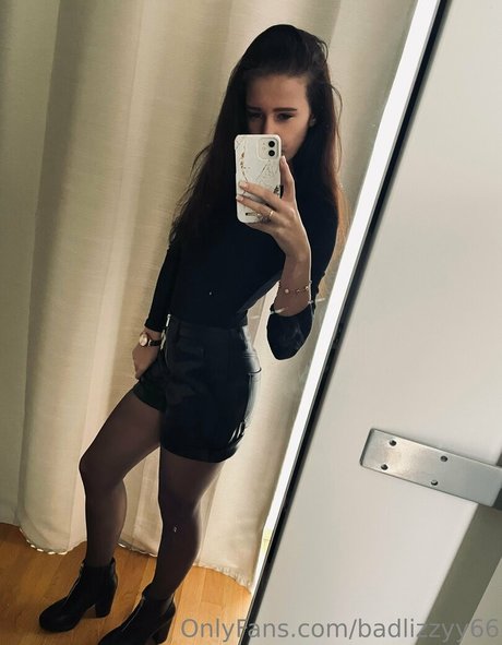 badlizzyy66 pornstar nude image