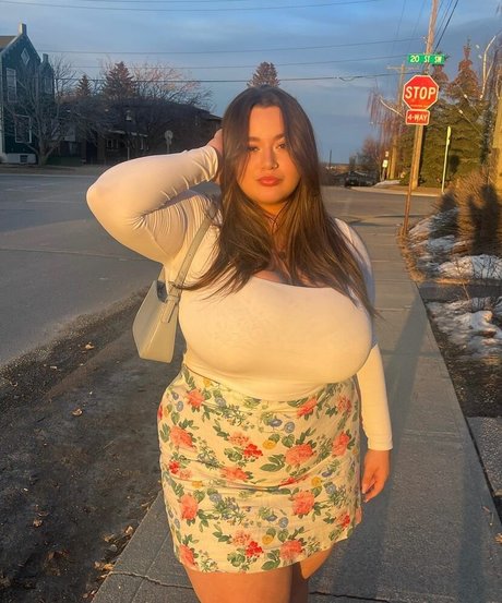 Sara M model best picture