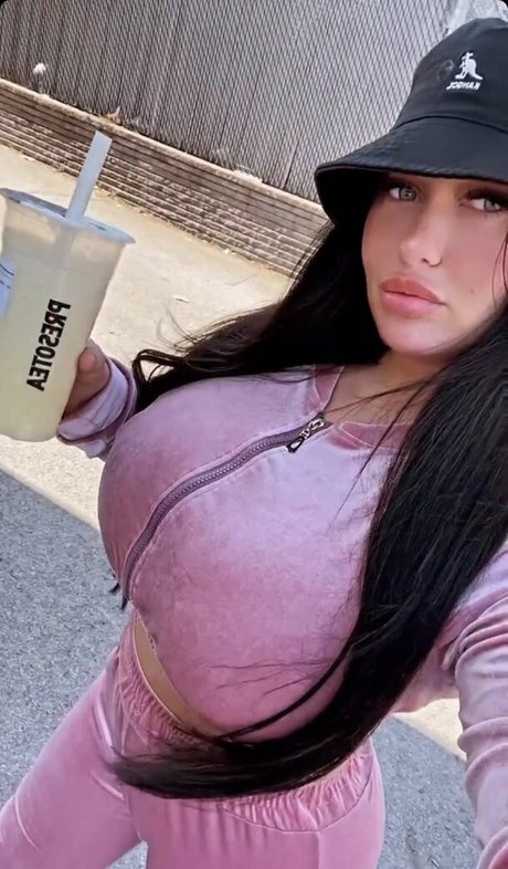 roxnour pornstar perfect picture