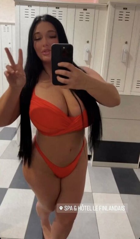 roxnour model sex picture