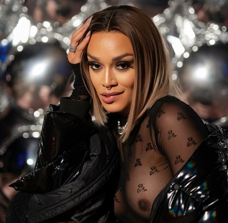 Pearl Thusi model pornographic photo