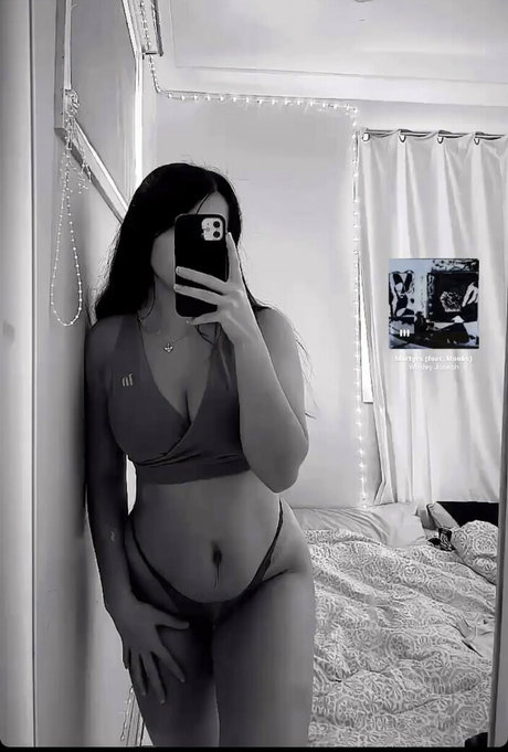 Aprilxo pornstar beautiful image