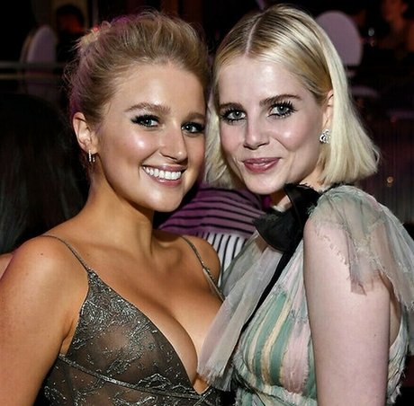 Julia Schlaepfer star pretty image