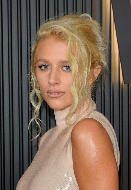 Julia Schlaepfer nude pornstar archive