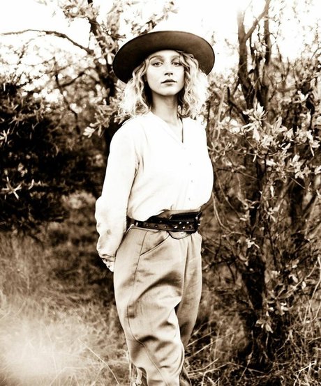 Julia Schlaepfer model sexy photo