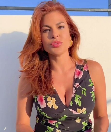 Eva Mendes beautiful pornstar photos