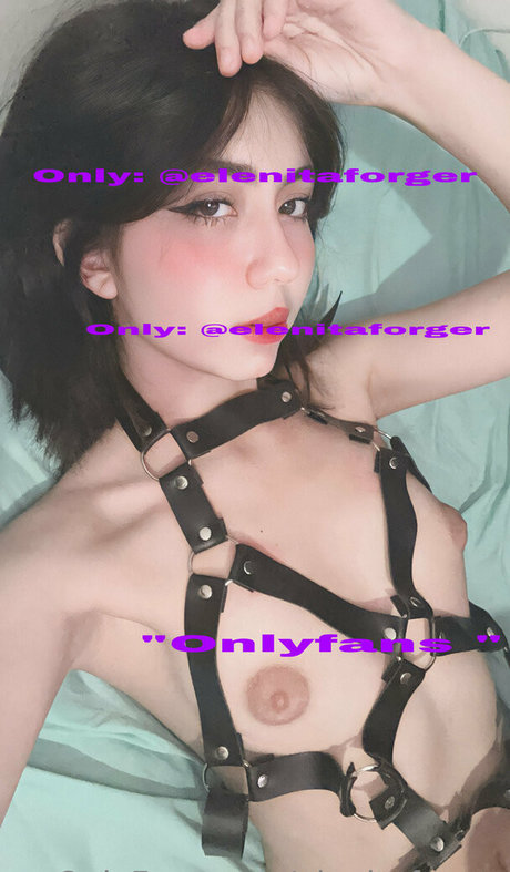 Elain3uwu beautiful model images