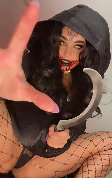 Simply Arabella erotic actress pic