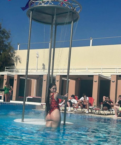 Izzy Lewis nude actress picture