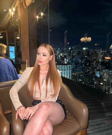 Alice Beaumont hot actress picture