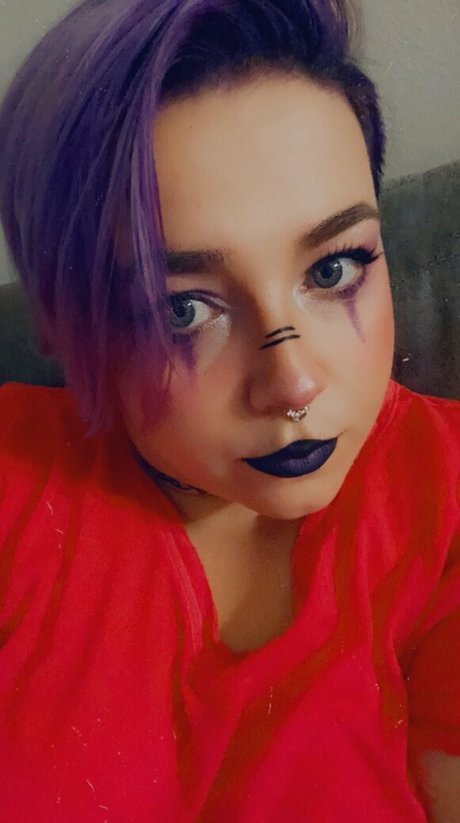 unsupervised housewife model naked image