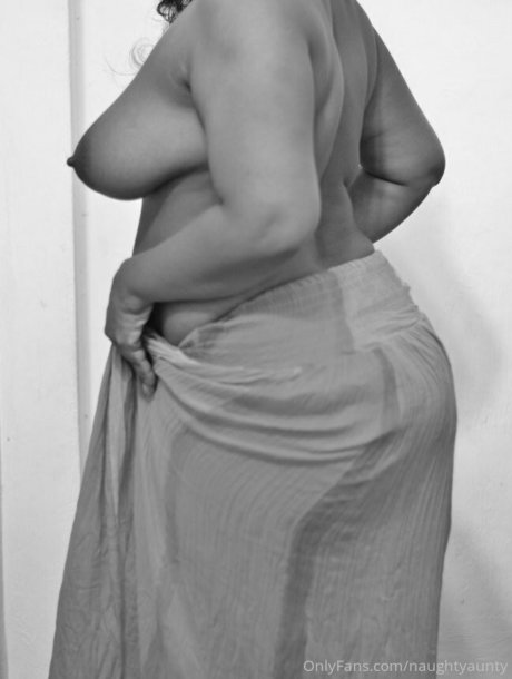 naughtyaunty sexy actress photo