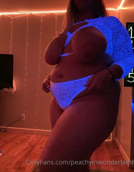 peachyinwonderland model porn img