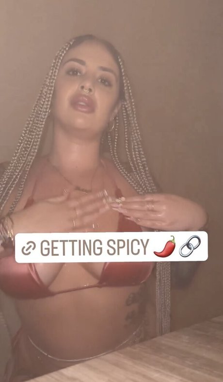 Dahliainwonderland nude model pics