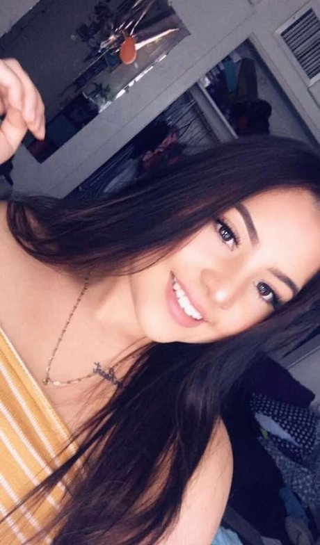 Fernanda Robles model nude pictures