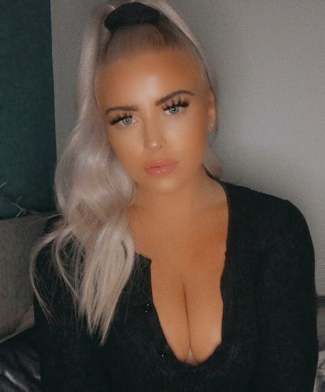 libbyrebecca model art gallery