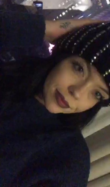 Ryan Smiles pretty model images