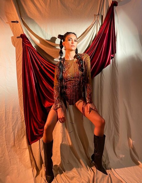 Kyra Santoro pornstar pretty images