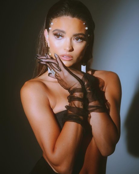 Kyra Santoro art pornstar pictures