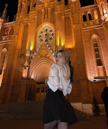 Maryanamoss model porn pic