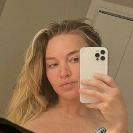 Mary Abx art model photo