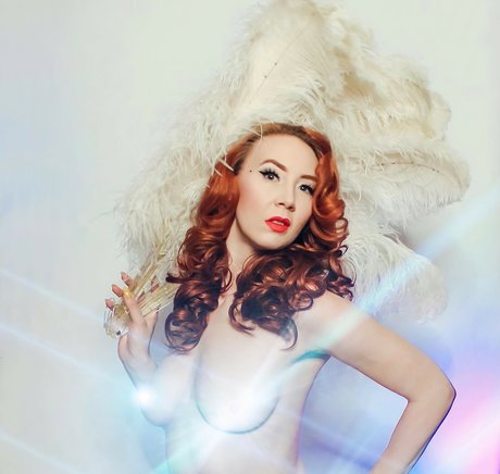 Juliette Electrique hd actress pictures