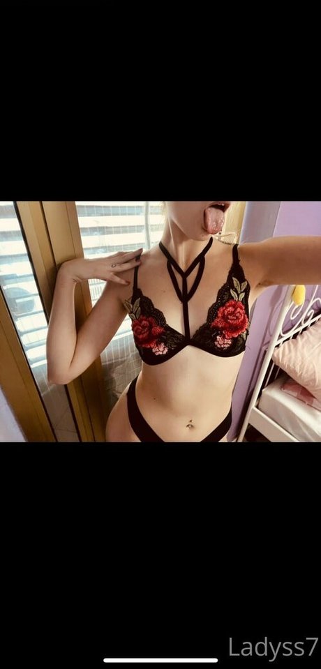 ladyss7 naked model pic