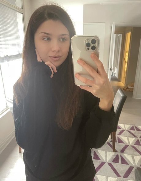 rubyelectra sex model photos