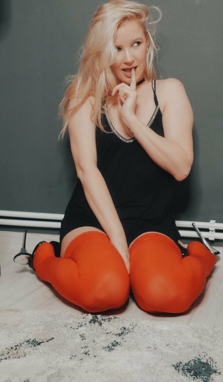 evelinpage free star nude img