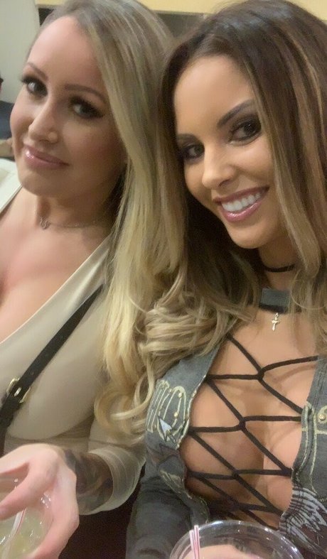 chicks with dicks onlyfans hot naked pic