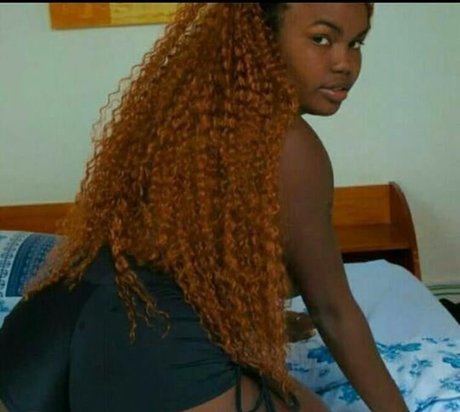 Esther Marinho nude model gallery