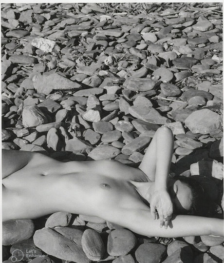 Amelia Zadro model nude img